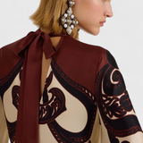 מאריצה שמלת ערב ארוכה עם צוואר גבוה ודפוס גרנדילה