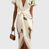 שמלת סאטן לבנה של ליה