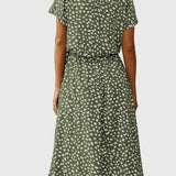 שמלת קיץ נוחה של אביב