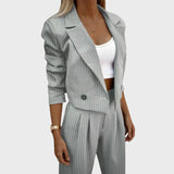 אלקסי – סט עם אלגנטיות משוחררת