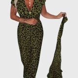 שמלת נמר אלגנטית עם צווארון וי