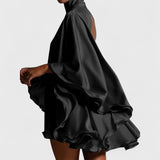 שמלת מיני עם צווארון גבוה וגב פתוח של נעמי