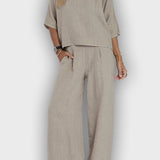 חליפת כותנה-פשתן אלגנטית לנשים בשני חלקים