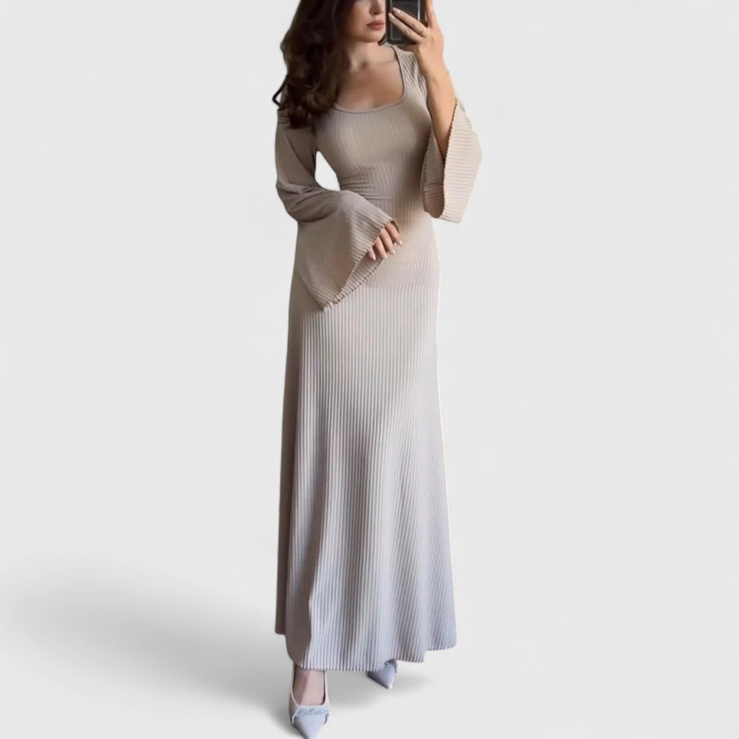 שמלת סרוגה של יארה