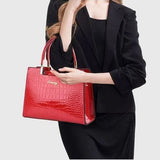 גלית עם הדפס תנין