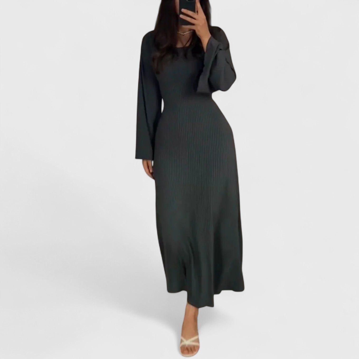 שמלת סרוגה של יארה