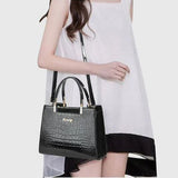 גלית עם הדפס תנין